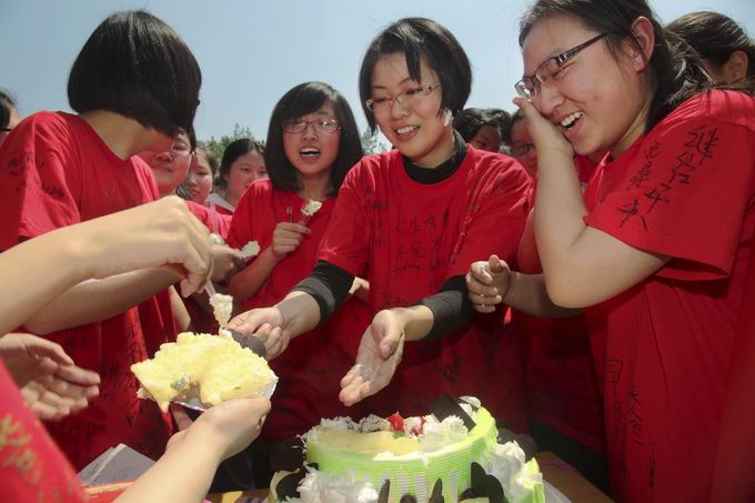 记襄阳四中2013年初中礼700字作文成人图片