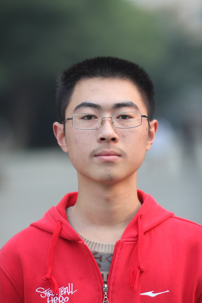 高三26班 杨天舒 初中毕业学校:南漳县高级中学
