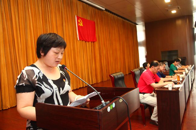 党员代表李新艳老师发言