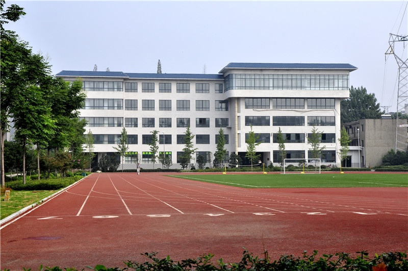 国际学校校园风景照:2018年6月9日襄阳四中国际学校2019届高三复读部