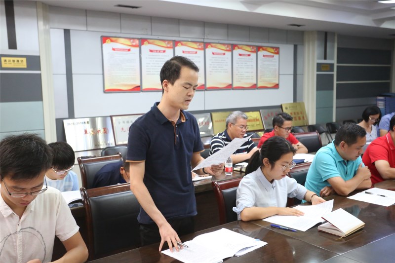 新教师代表2.jpg