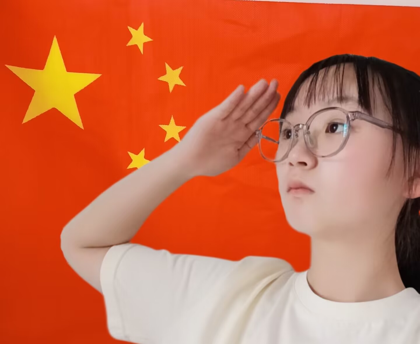 我和国旗和个影9班程煜博.jpg